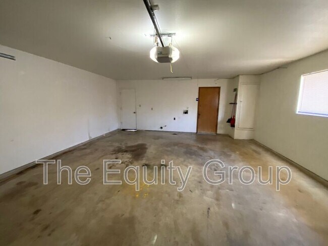 Building Photo - 1756 E Eastgate Ave