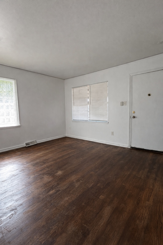 Building Photo - 20110 Northlawn St