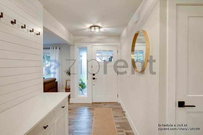 Building Photo - 14046 Meridian Ave N