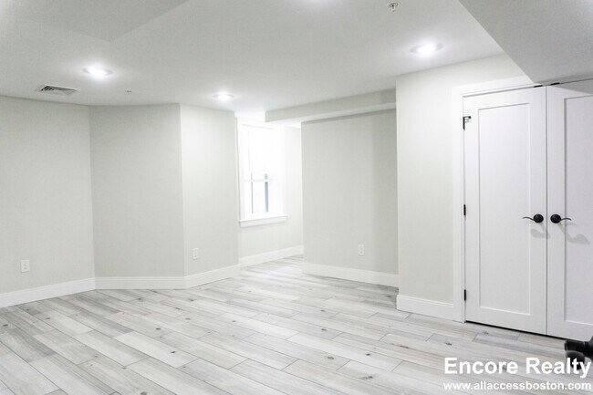 Foto del edificio - 79 Linden St