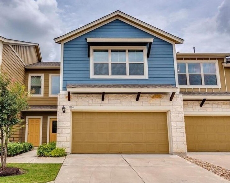 2 car garage & driveway - 1620 Bryant Dr