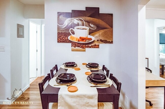 Foto del edificio - 707 Sprucewood Ln