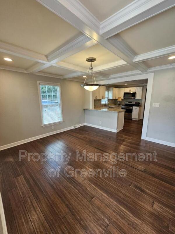 Foto del edificio - 2215 E Lee Rd