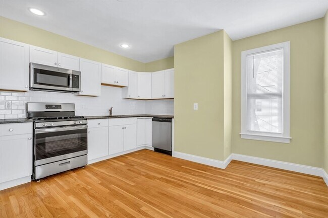 Building Photo - 12-14 Beltran Street Unit 12-2