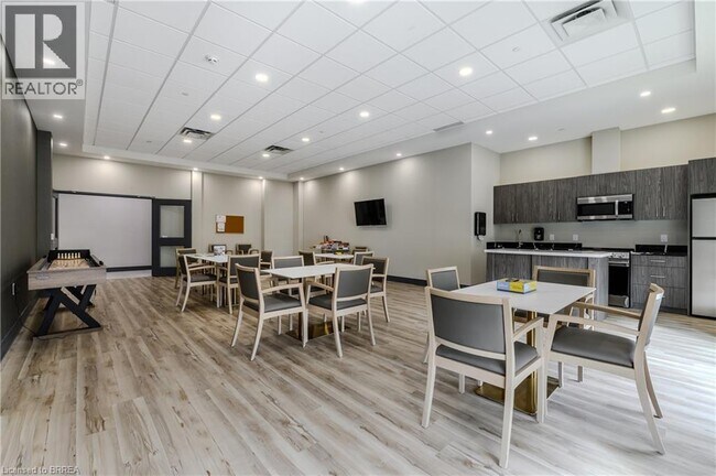 Photo du bâtiment - 152 N Park St