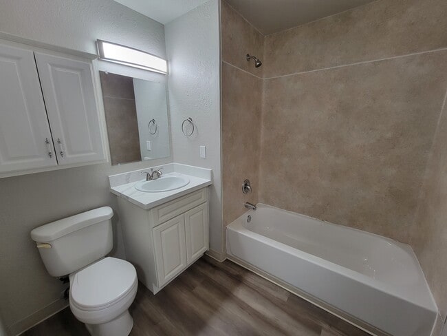 Building Photo - Campus View I