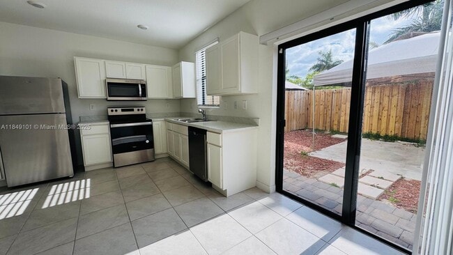 Foto del edificio - 1220 NE 5th Ct