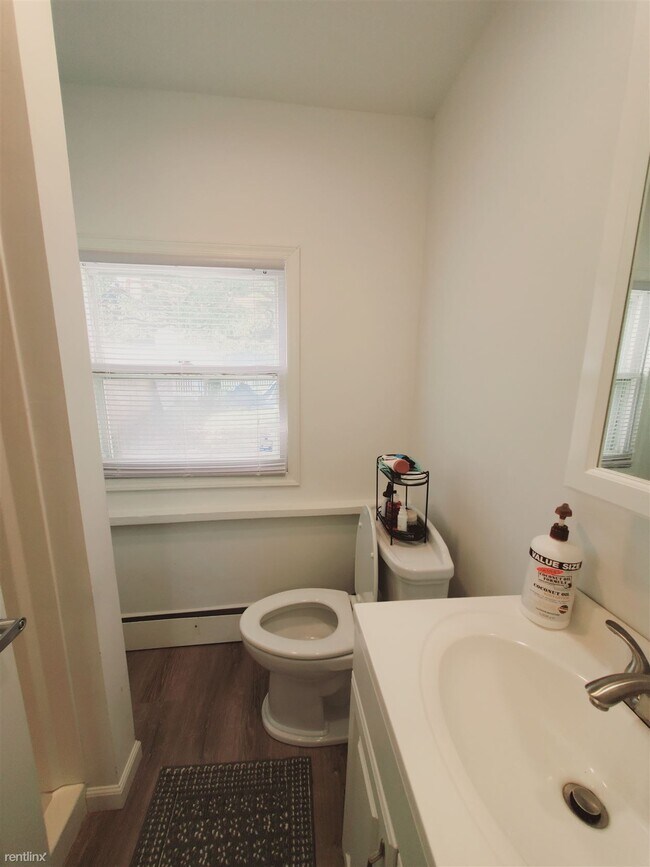 Building Photo - Studio, 1 bath Condo - 246 Knickerbocker A...