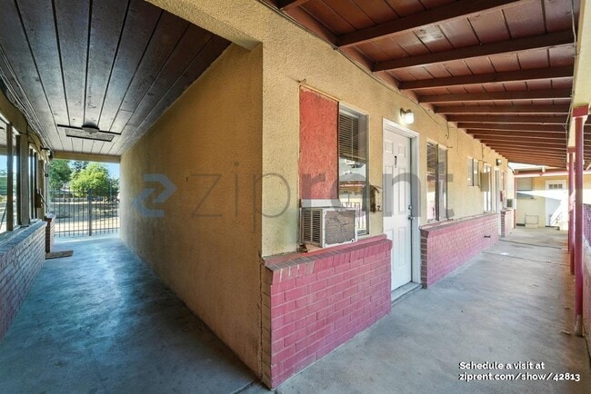 Building Photo - 151 W 18th St