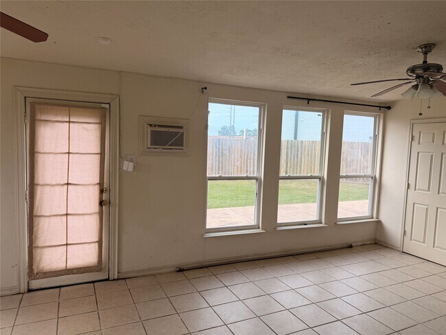 Building Photo - 6231 Sentry Park Ln