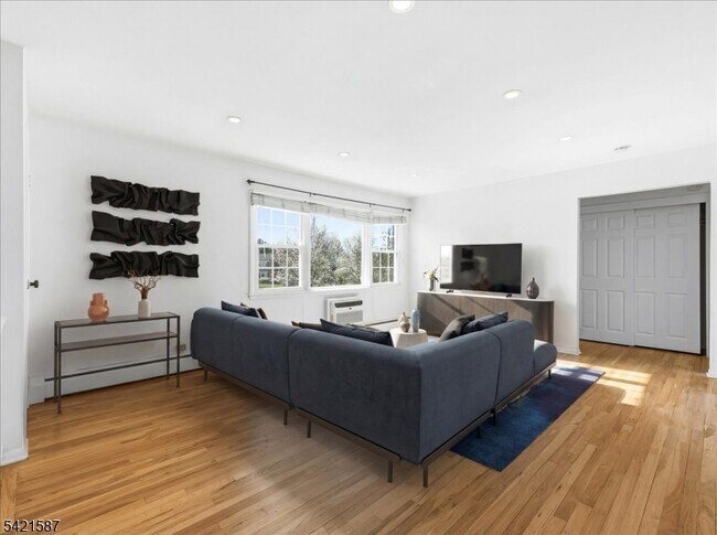 Foto del edificio - 115 Pitney Pl