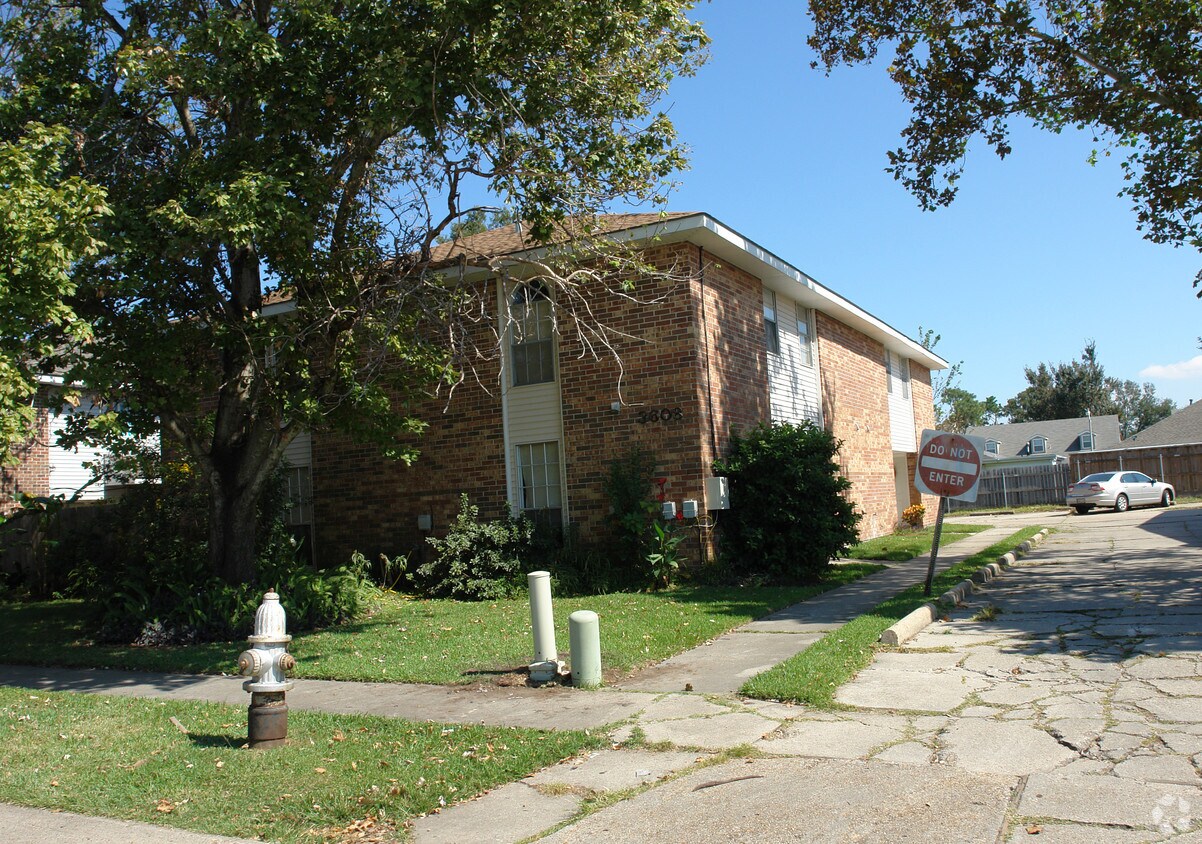 Primary Photo - 3608 Martinique Ave