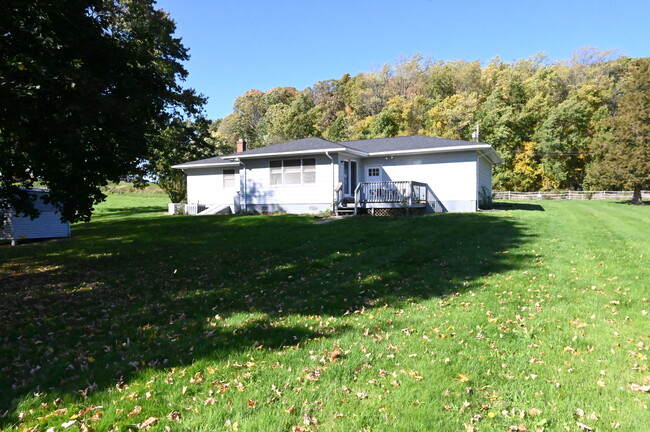 Building Photo - 440 Barberry Rd