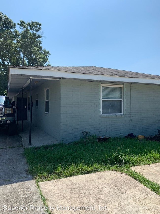 Building Photo - 1704 Elizardi Blvd