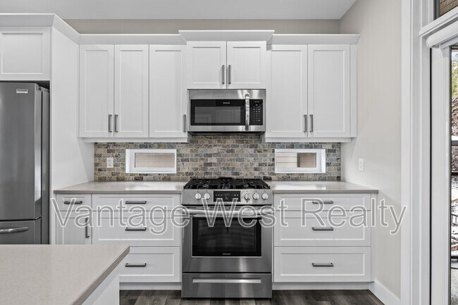 Photo du bâtiment - 2580 Crown Crest Dr