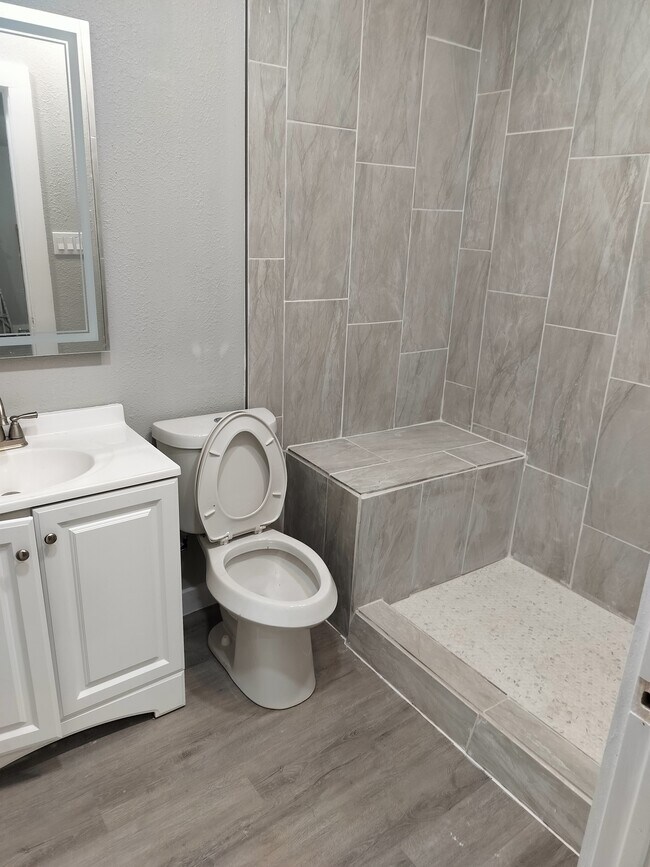 Foto del edificio - 2705 1st St