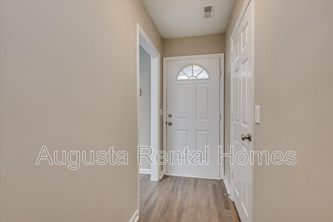 Foto del edificio - 108 Kelly Dr