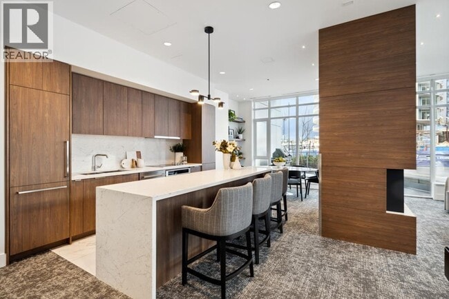 Building Photo - 7683 Park Cres