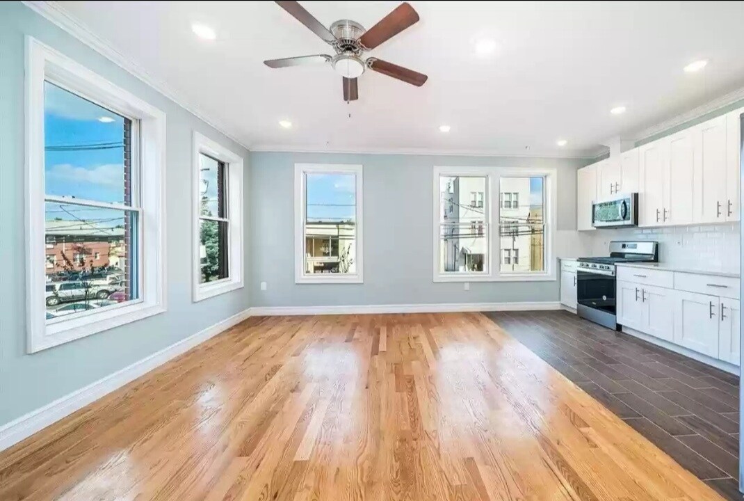 living room - 373 Danforth Ave