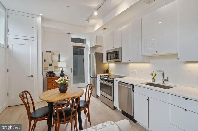 Photo - 1211 G St SE Apartment