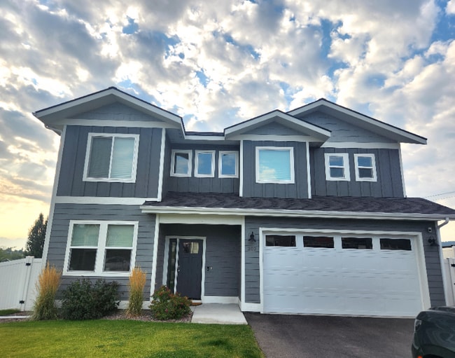 Building Photo - 302 Cottage Dr