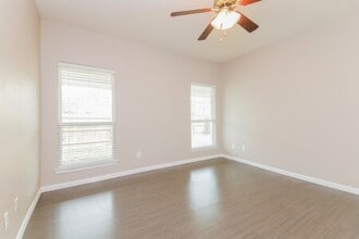 Building Photo - 313 Caladium Dr