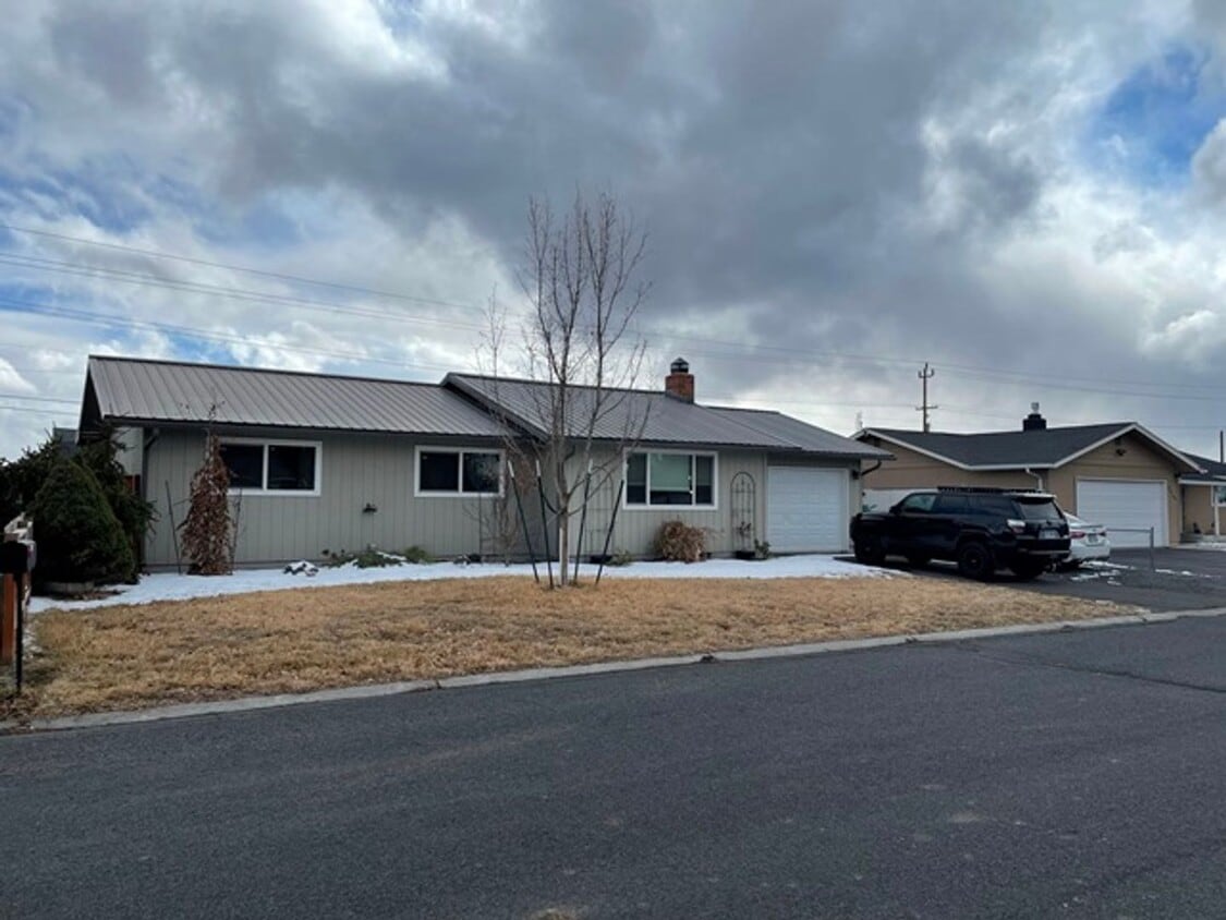 Updated 3 bedroom home House Rental in Klamath Falls, OR