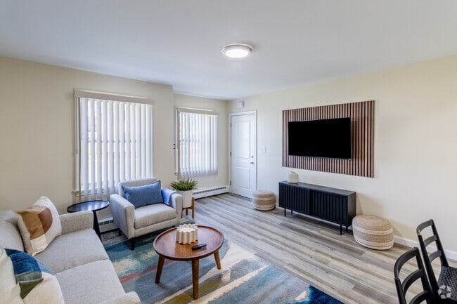 Building Photo - Newport Landings Apartment Community