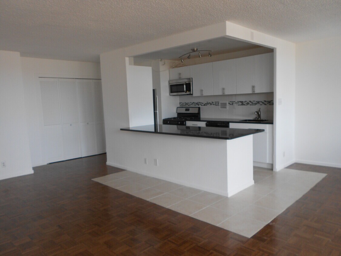 Foto principal - 280 Marin Blvd