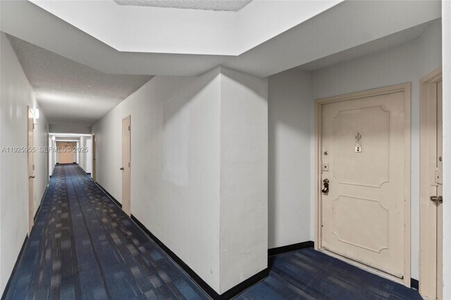 Foto del edificio - 1301 NE Miami Gardens Dr