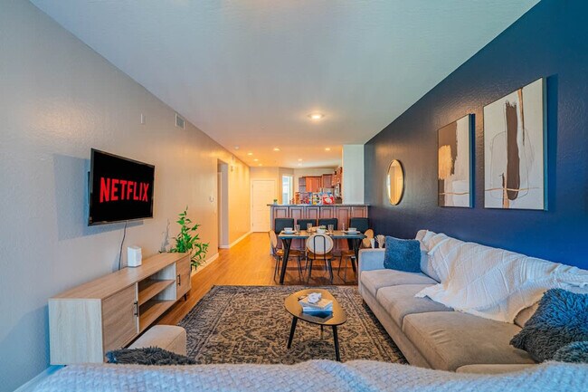 Foto del edificio - 1275 E University Dr