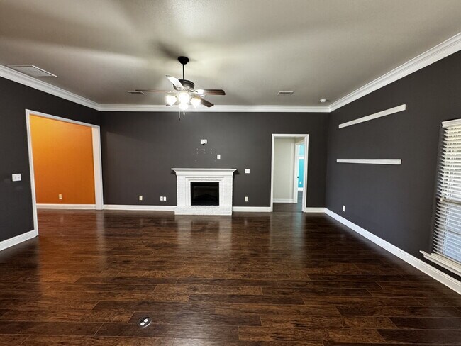 Foto del edificio - Stunning Spacious Home in Lovely Neighborh...