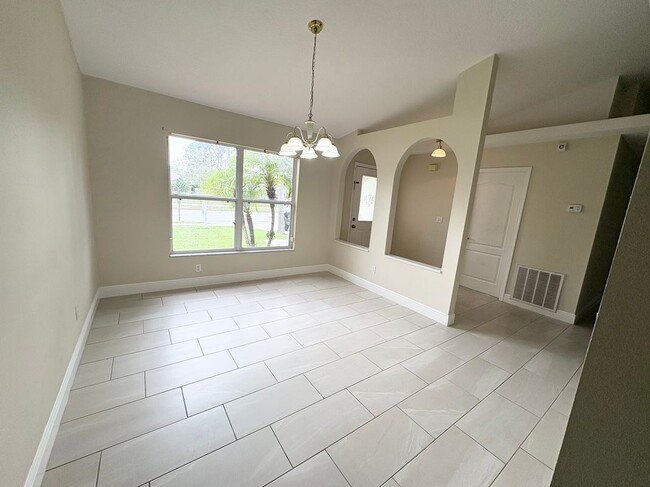 Building Photo - 1565 Emerson Dr SE