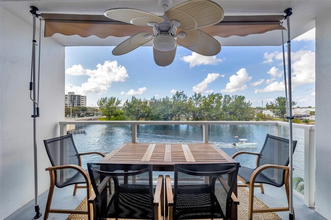 Building Photo - 1401 N Riverside Dr