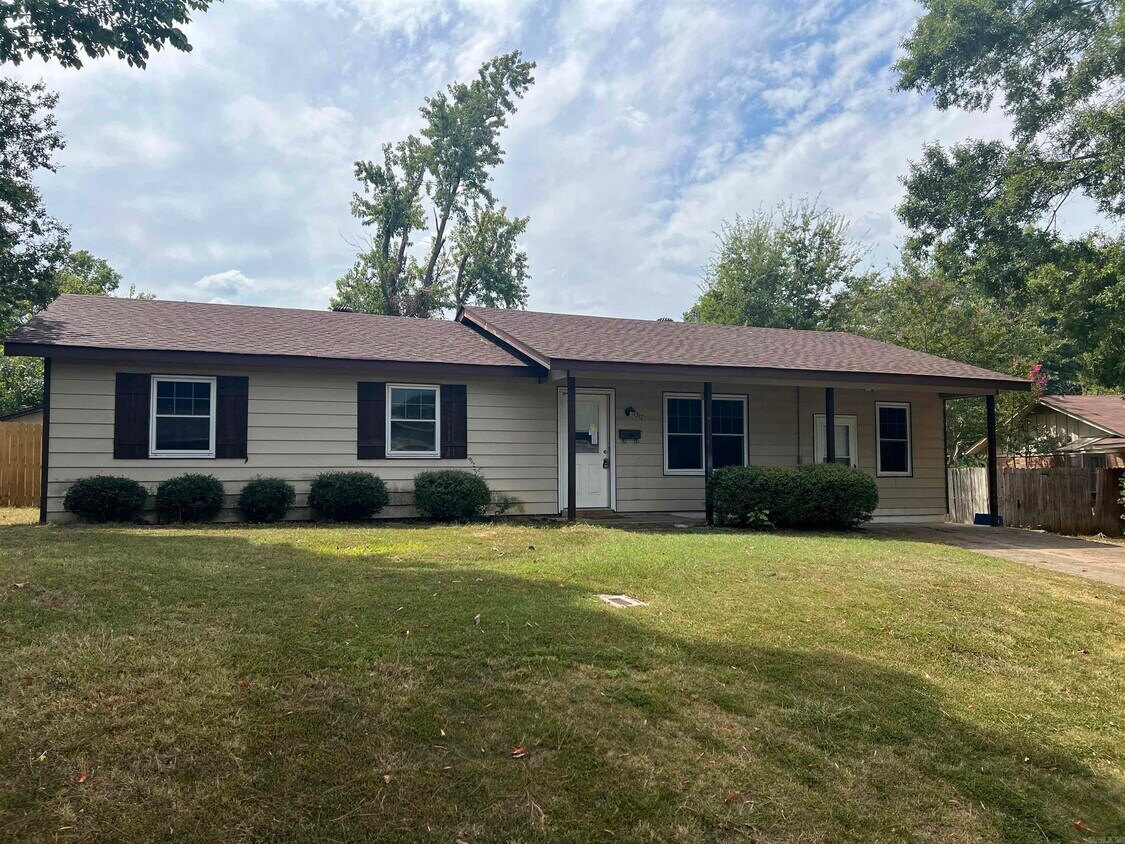 Primary Photo - 1317 Hillcrest Dr
