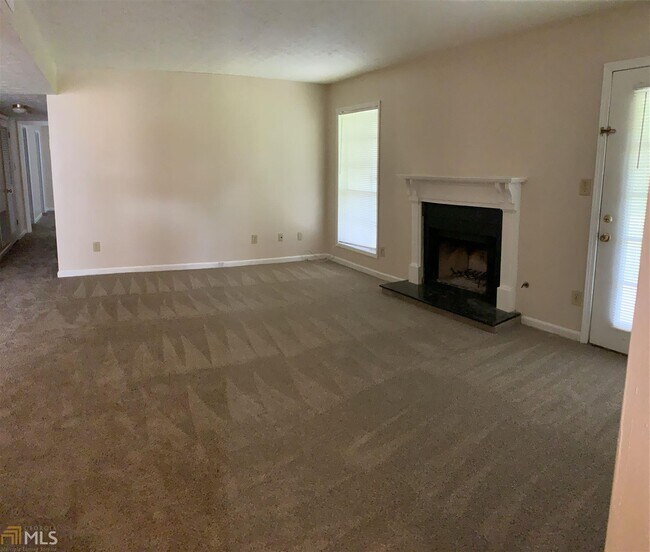 Foto del edificio - 9476 Cypress Ln