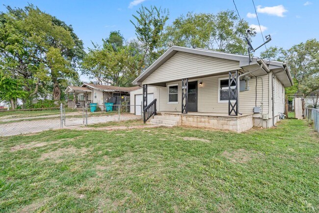 Foto del edificio - Charming and remodeled 2 Bed | 1 Bath Home...