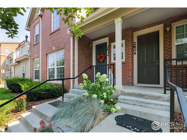 Building Photo - 2614 Roslyn St