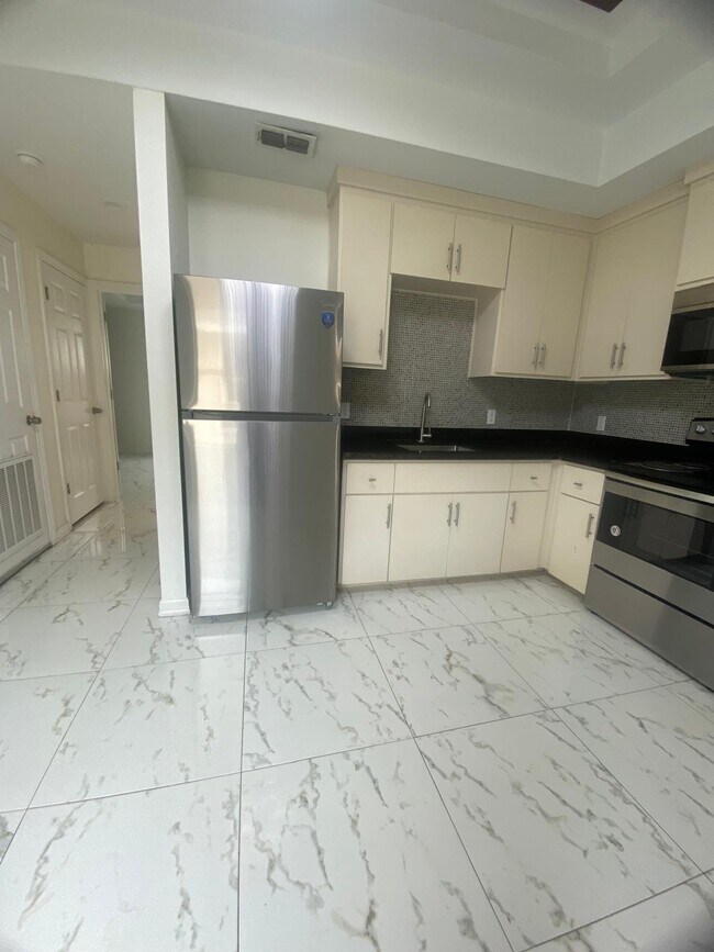 Foto del edificio - 2702 Larkspur Ave