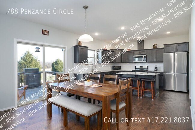 Foto del edificio - NEW 5 BED/4BATH HOME IN NIXA-READY FOR YOU