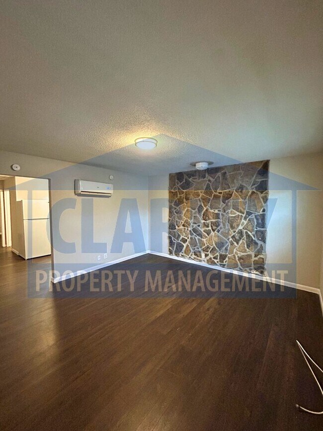 Building Photo - 4331 Lazard St