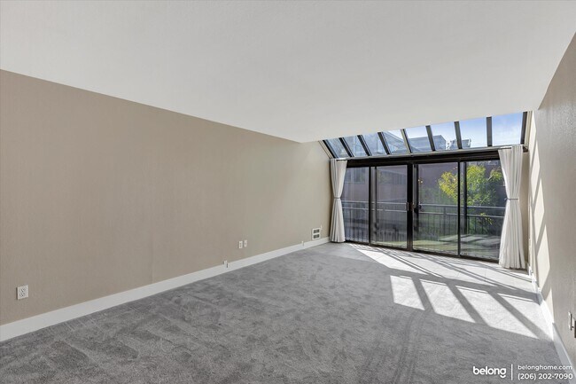 Foto del edificio - 275 W Roy St