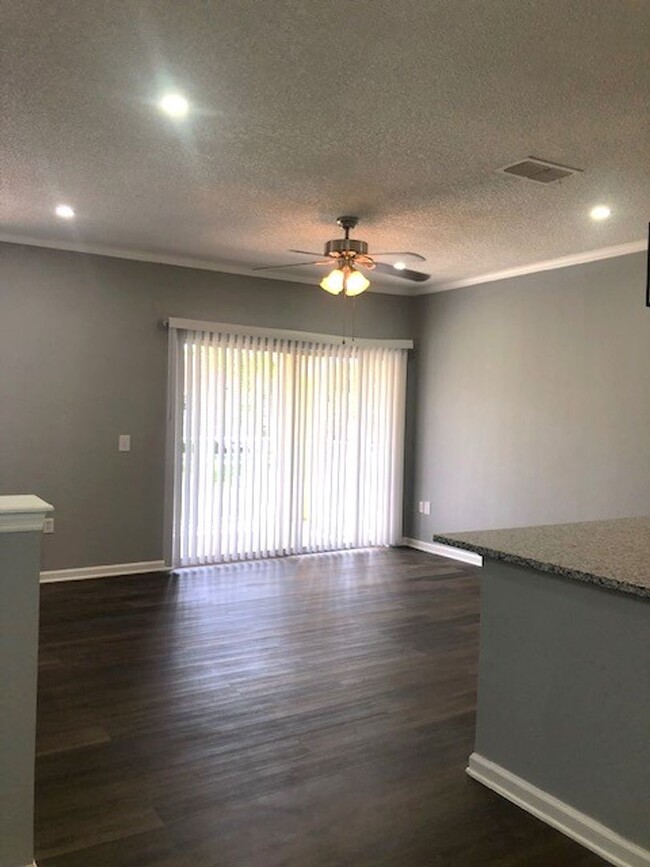 Building Photo - Beautiful 1 Bedroom 1 Bath Condo in Arbor ...