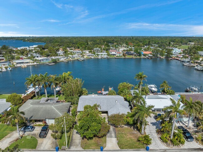 Foto del edificio - 2385 W Bay Isle Dr SE