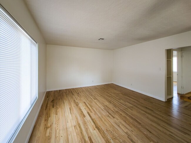 Foto del edificio - 2BD/1BA In LA's most Vibrant and Eclectic ...