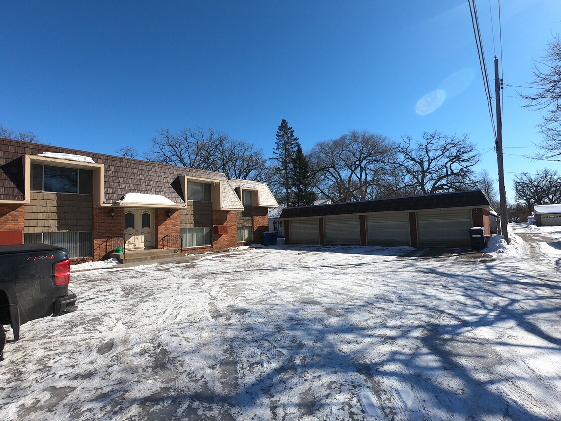 Primary Photo - 1015 9th Ave N