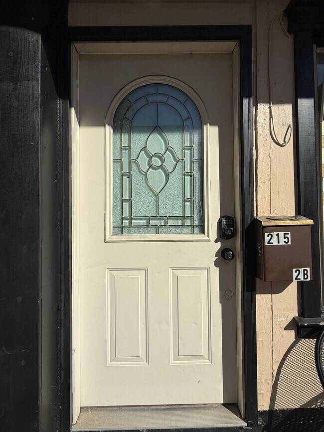 Foto del edificio - 2/3 Bedroom, 1 Bath Two Story Mill Street Apartment