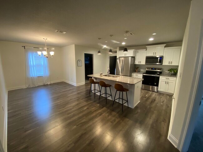 Building Photo - 6841 Nelson St