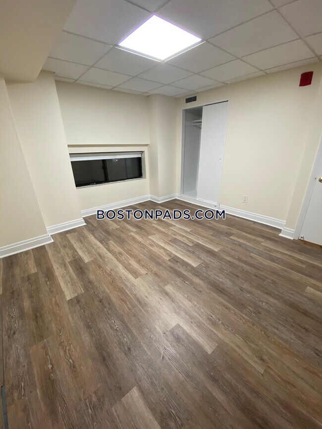 Building Photo - 62 Boylston St