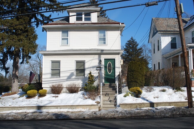 Building Photo - 111 S Main St